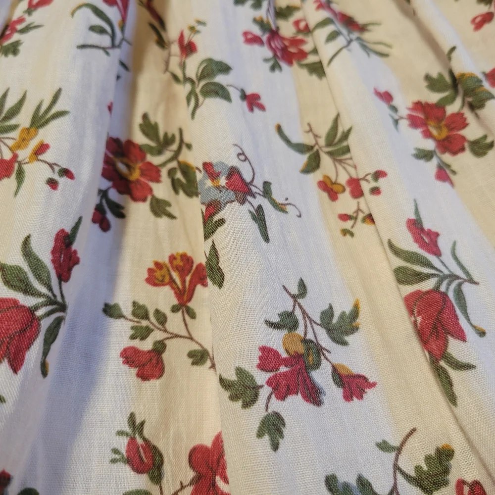 Floral Women's Top with Lace Trim - Picture 6 of 6